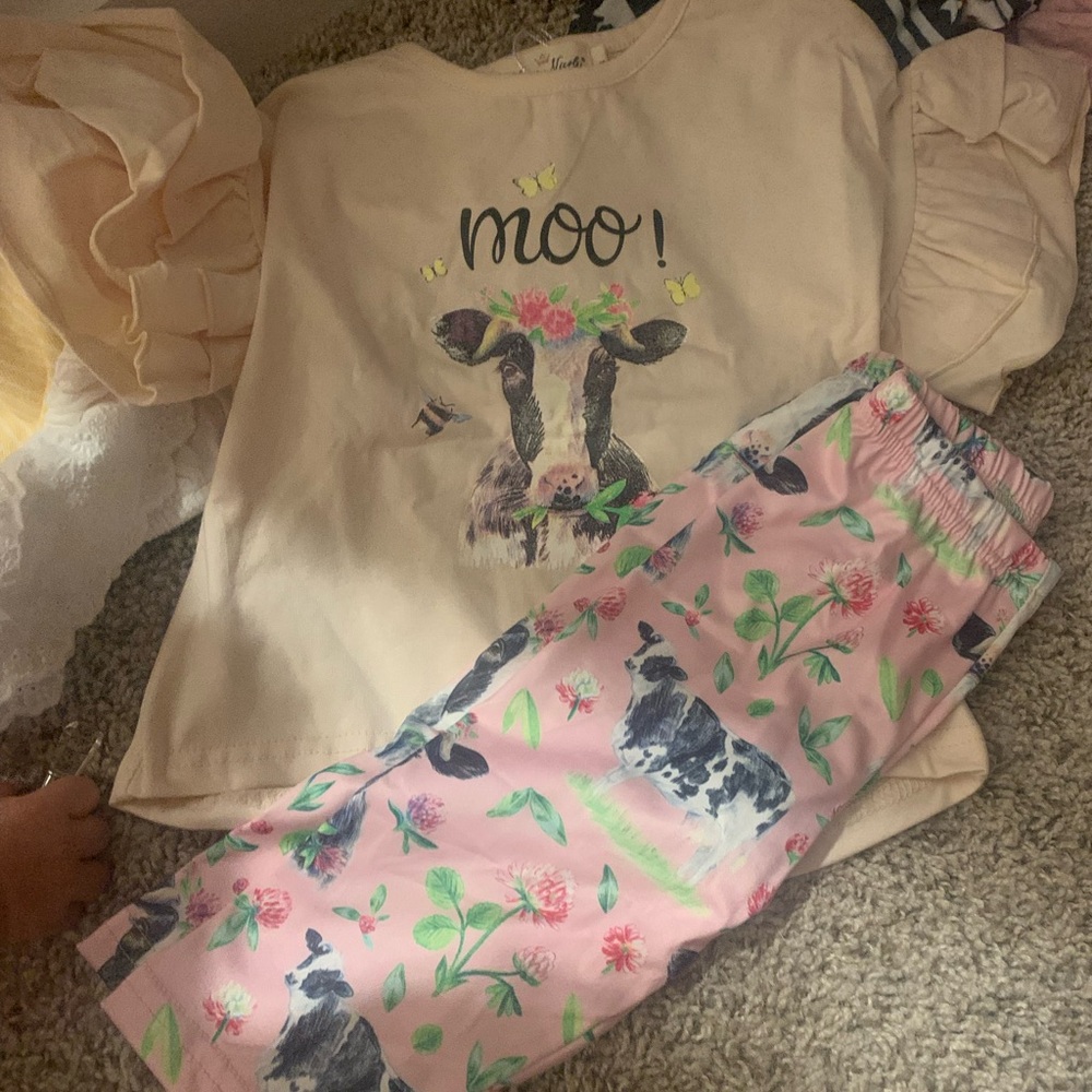 Boutique Absolutely adorable cow outfit for baby/toddler girl Small (2T)